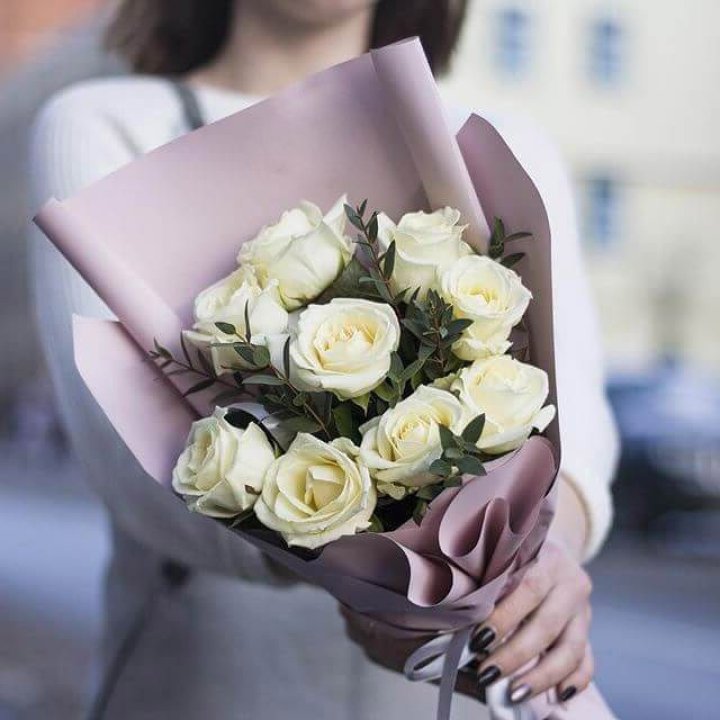 9 белых  роз "Минт" в Фетхие